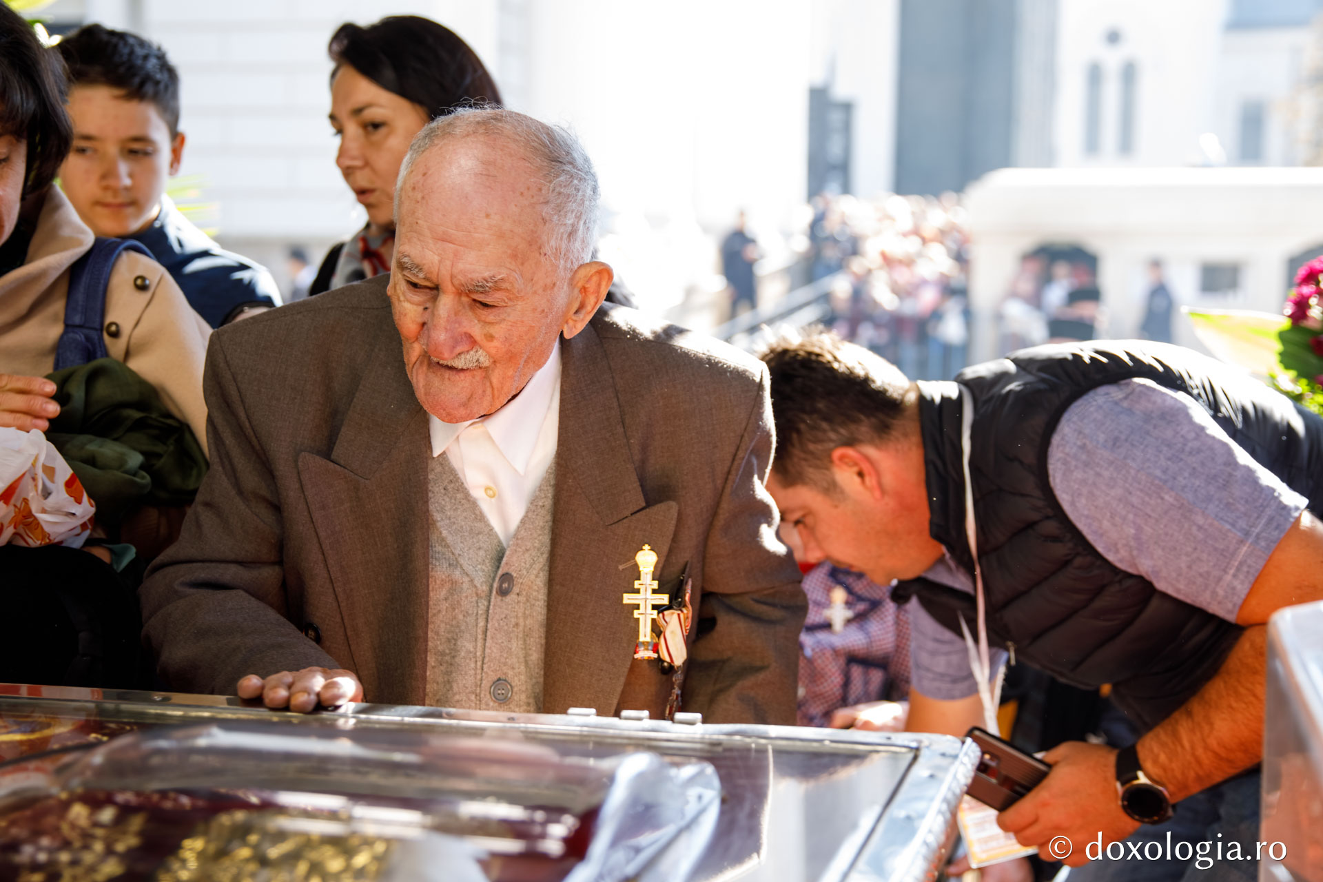 De o seamă cu Unirea: Cinci români au primit cea mai înaltă distincție a MMB, „Crucea Moldavă” pentru mireni