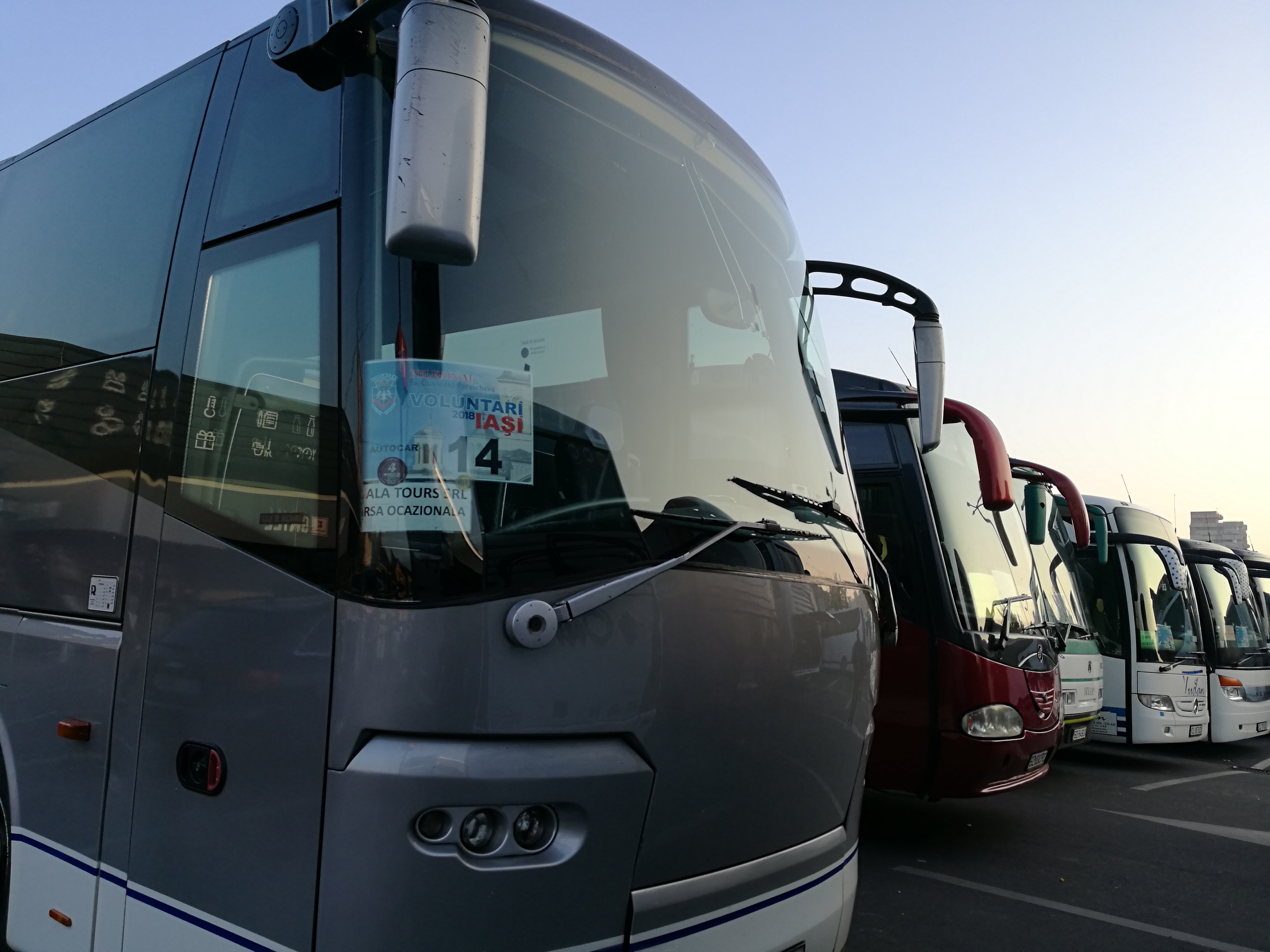 Mii de pelerini din Voluntari au cinstit-o pe Sfânta Parascheva