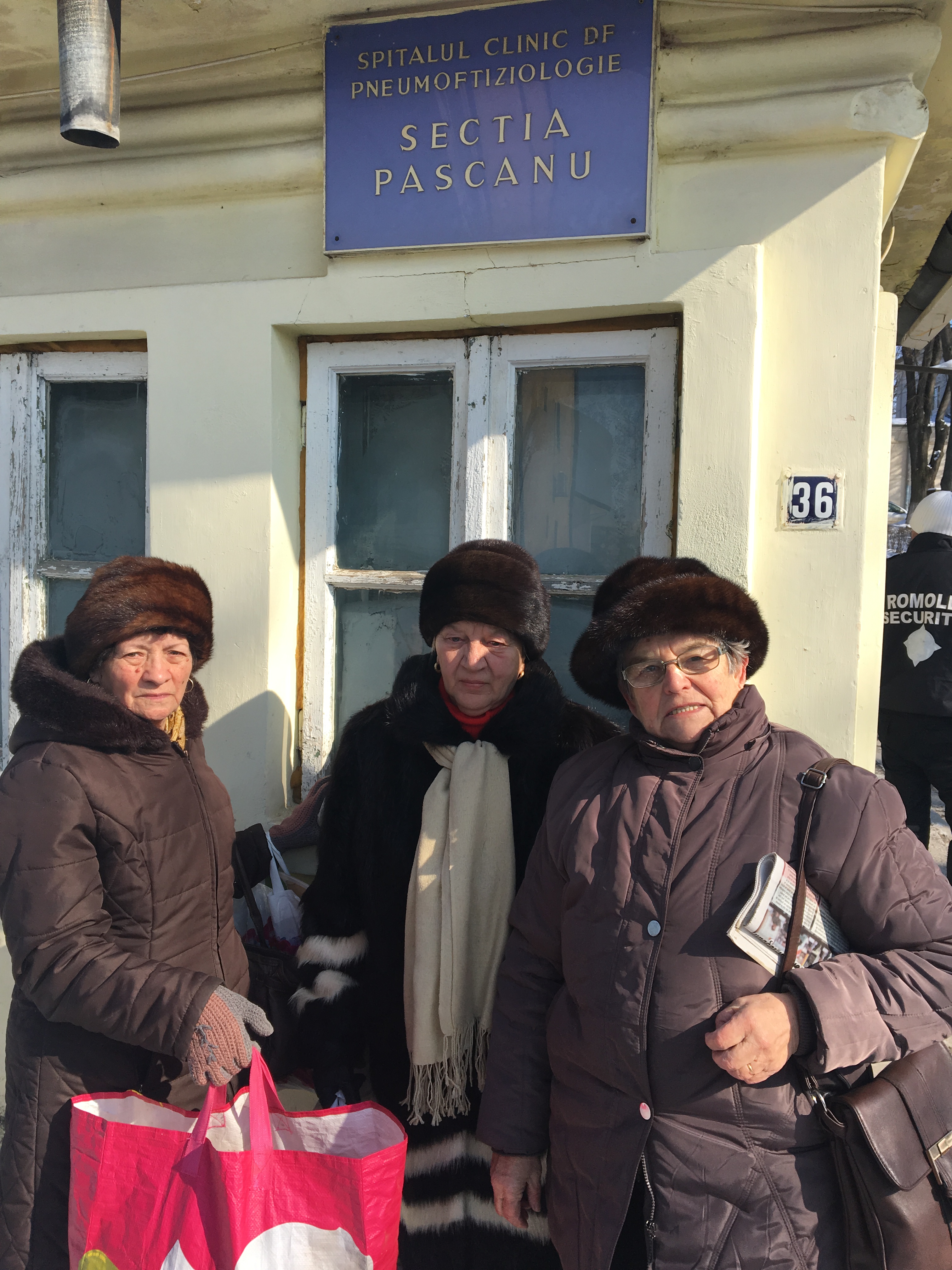 „Un zâmbet de copil” - acțiune caritabilă a S.O.F.R. Iași „Un zâmbet de copil” - acțiune caritabilă a S.O.F.R. Iași