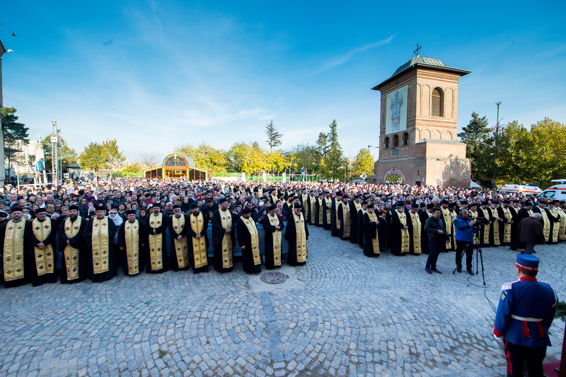„Așa cum un diamant strălucește în fața soarelui, așa sfinții reflectă lumina harului și a sfințeniei lui Hristos în ei”