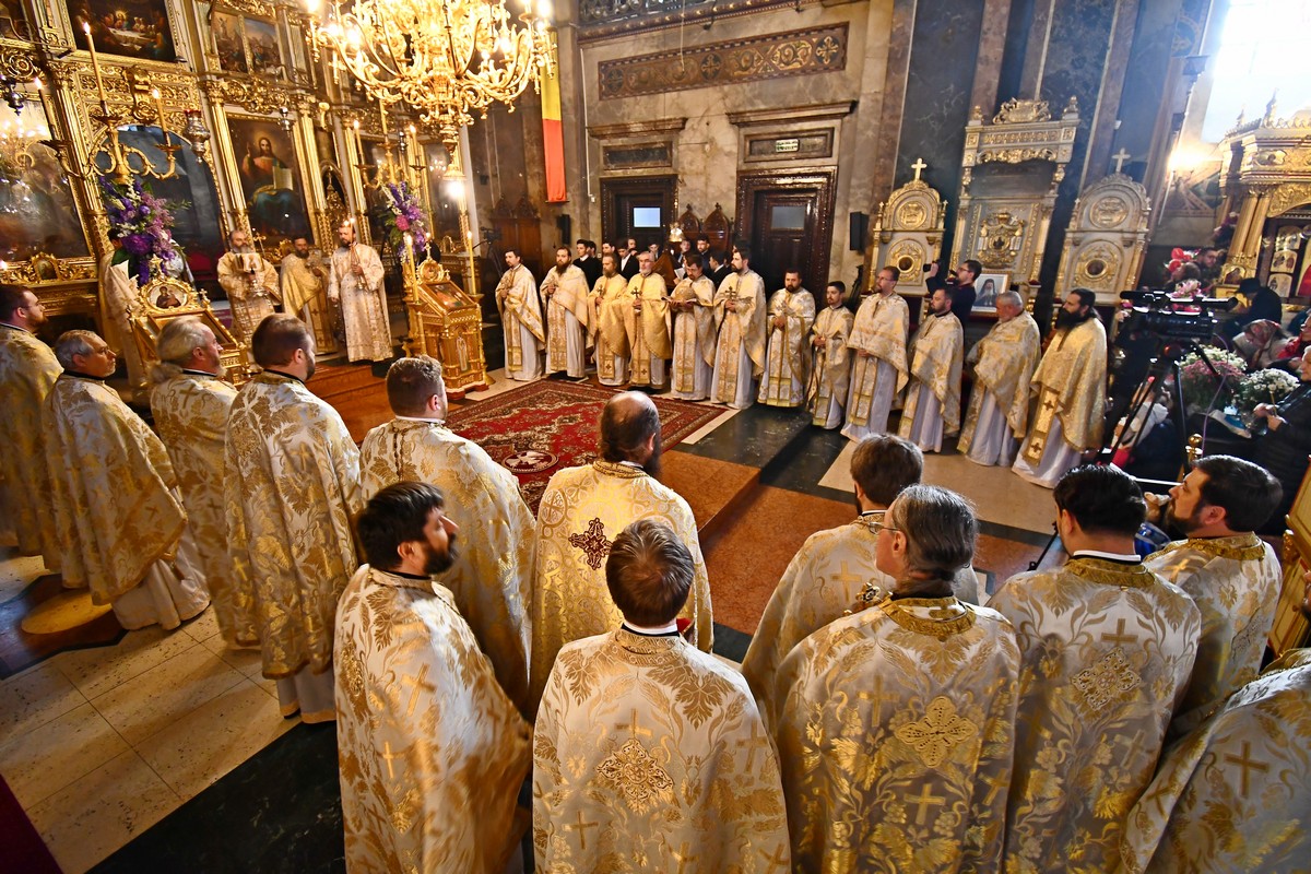 „Oriunde merg sfinţii, transformă pământul într-un paradis”