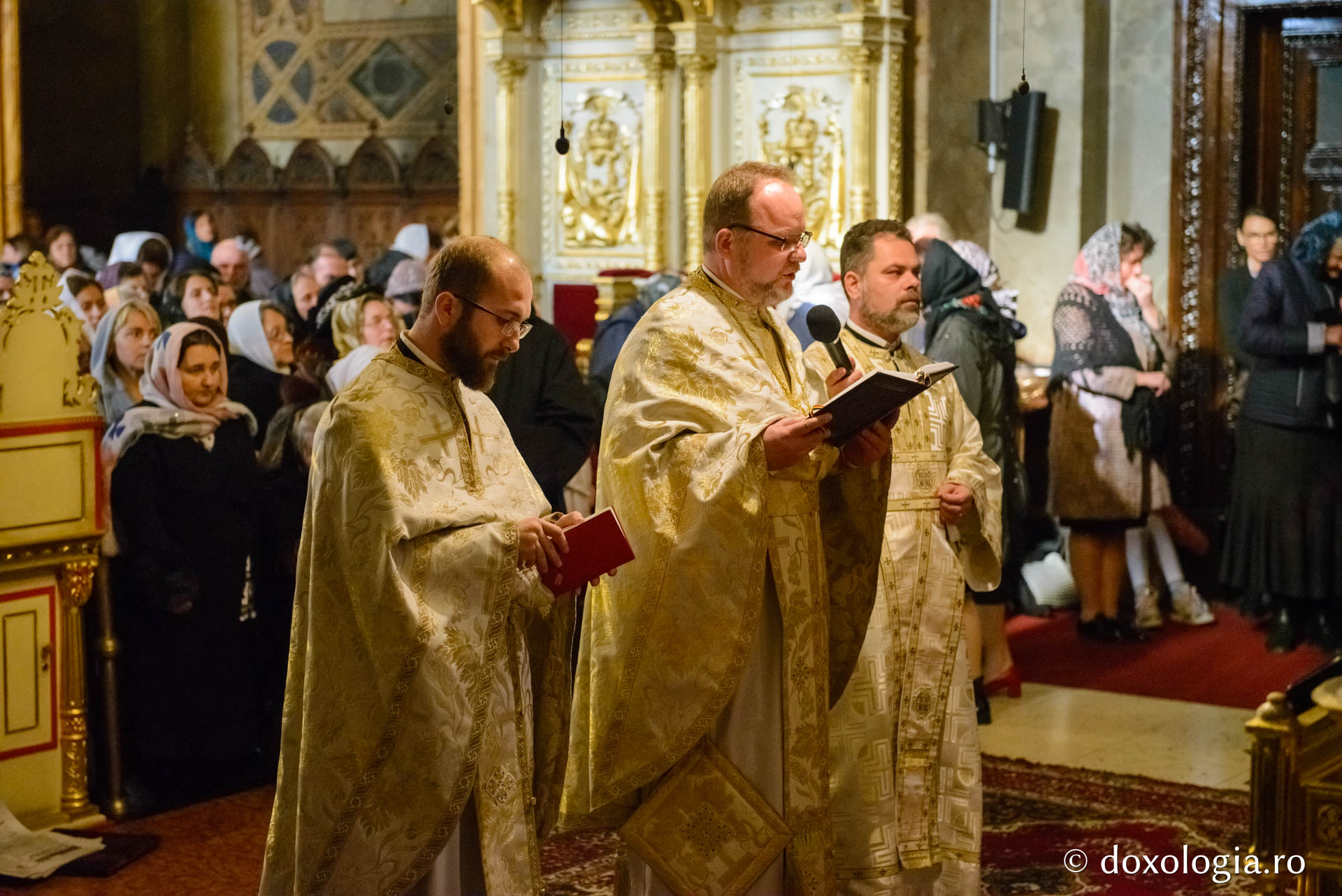 foto: Flavius Popa Racla cu moaștele Sfintei Parascheva a fost așezată spre închinare credincioșilor