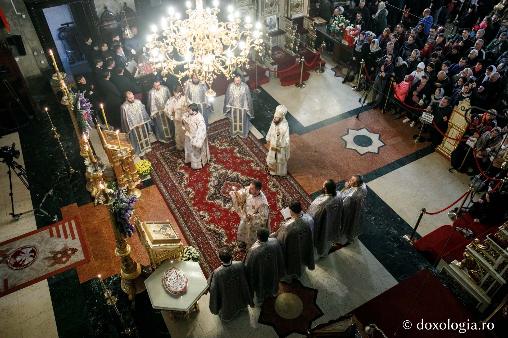 În ajun de hram, Sfânta Liturghie arhierească – PS Damaschin Dorneanul a slujit la Catedrala Mitropolitană