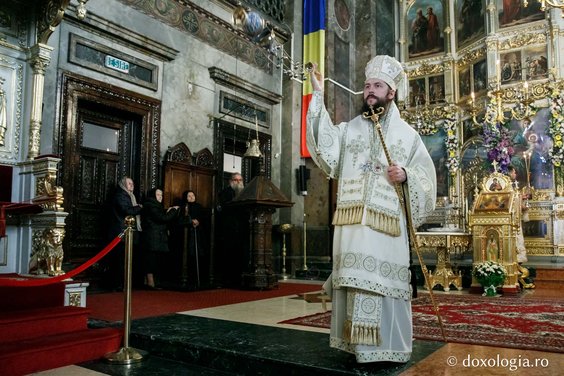 În ajun de hram, Sfânta Liturghie arhierească – PS Damaschin Dorneanul a slujit la Catedrala Mitropolitană