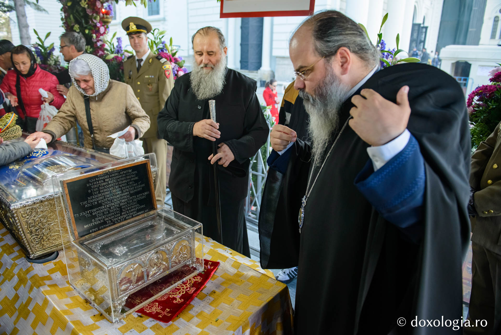 PS Ignatie a săvârșit Sfânta Liturghie la Catedrala Mitropolitană: „Îi căutăm pe sfinți pentru că vrem să fim oameni frumoși la suflet”