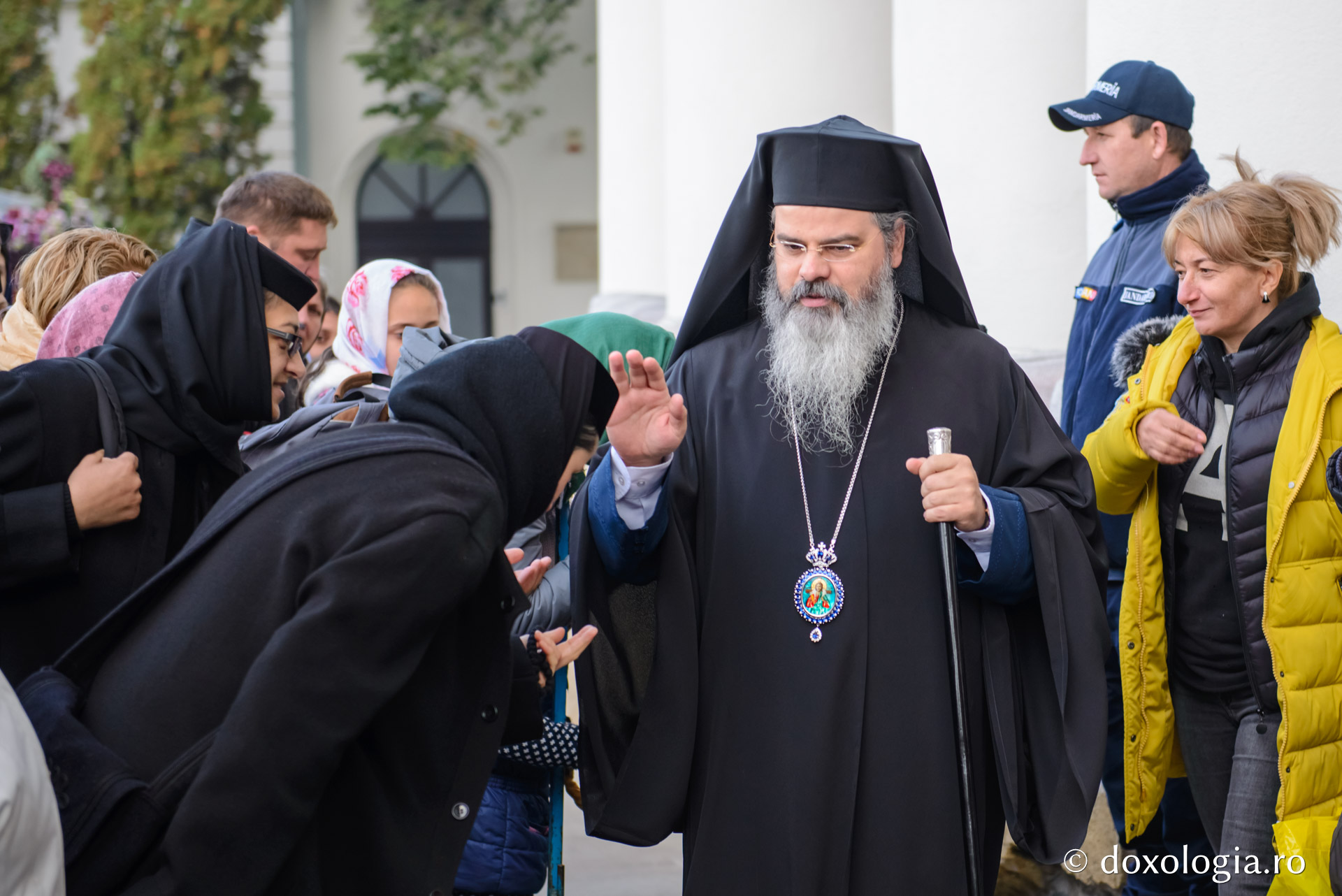 PS Ignatie a săvârșit Sfânta Liturghie la Catedrala Mitropolitană: „Îi căutăm pe sfinți pentru că vrem să fim oameni frumoși la suflet”