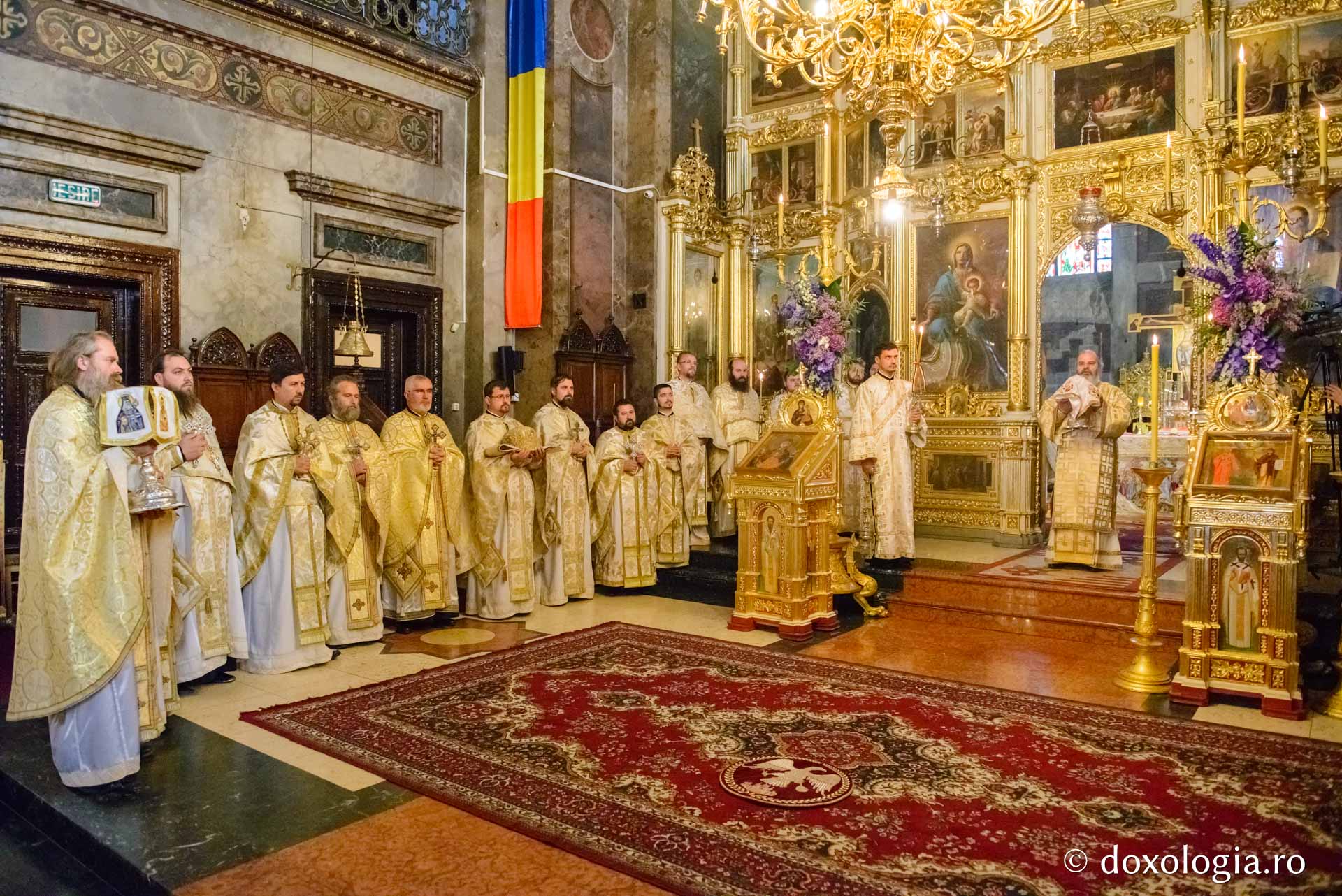 PS Ignatie a săvârșit Sfânta Liturghie la Catedrala Mitropolitană: „Îi căutăm pe sfinți pentru că vrem să fim oameni frumoși la suflet”