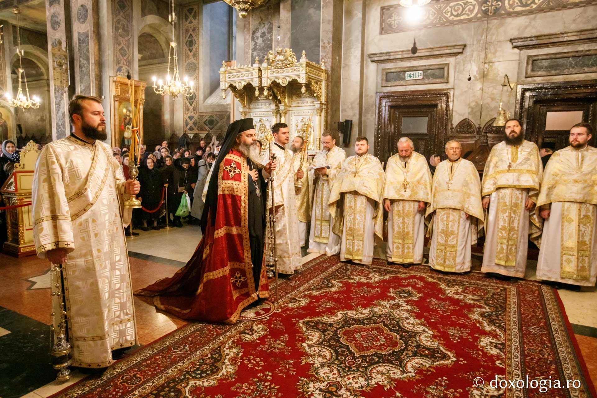 PS Ignatie a săvârșit Sfânta Liturghie la Catedrala Mitropolitană: „Îi căutăm pe sfinți pentru că vrem să fim oameni frumoși la suflet”