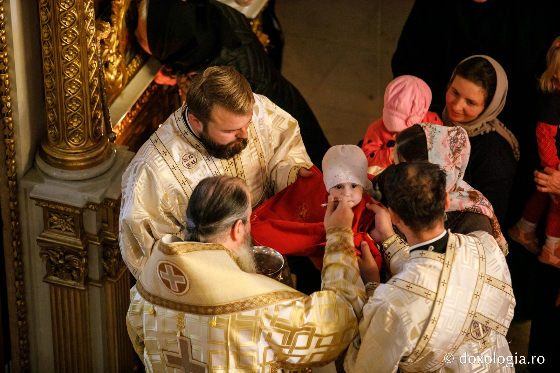 PS Ignatie a săvârșit Sfânta Liturghie la Catedrala Mitropolitană: „Îi căutăm pe sfinți pentru că vrem să fim oameni frumoși la suflet”