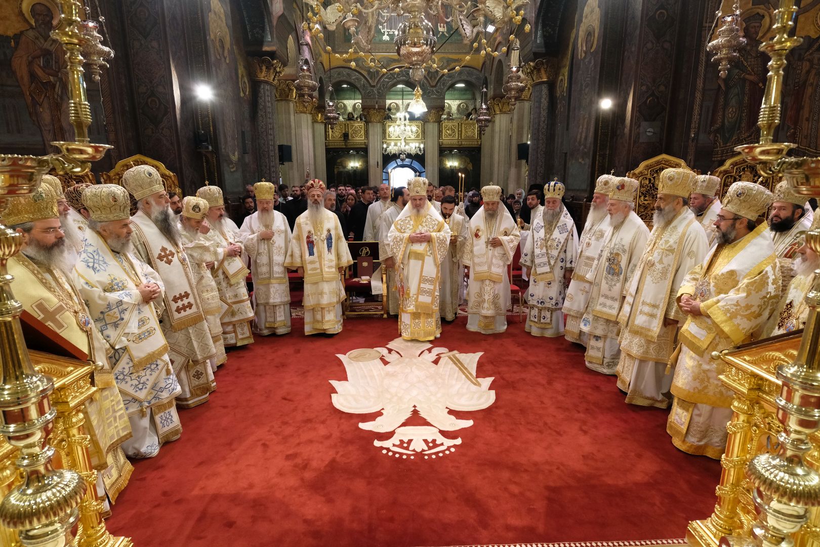 Mai mulți ierarhi s-au rugat împreună cu Patriarhul României la 11 ani de la întronizarea sa