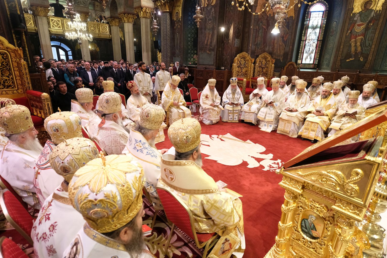 Mai mulți ierarhi s-au rugat împreună cu Patriarhul României la 11 ani de la întronizarea sa