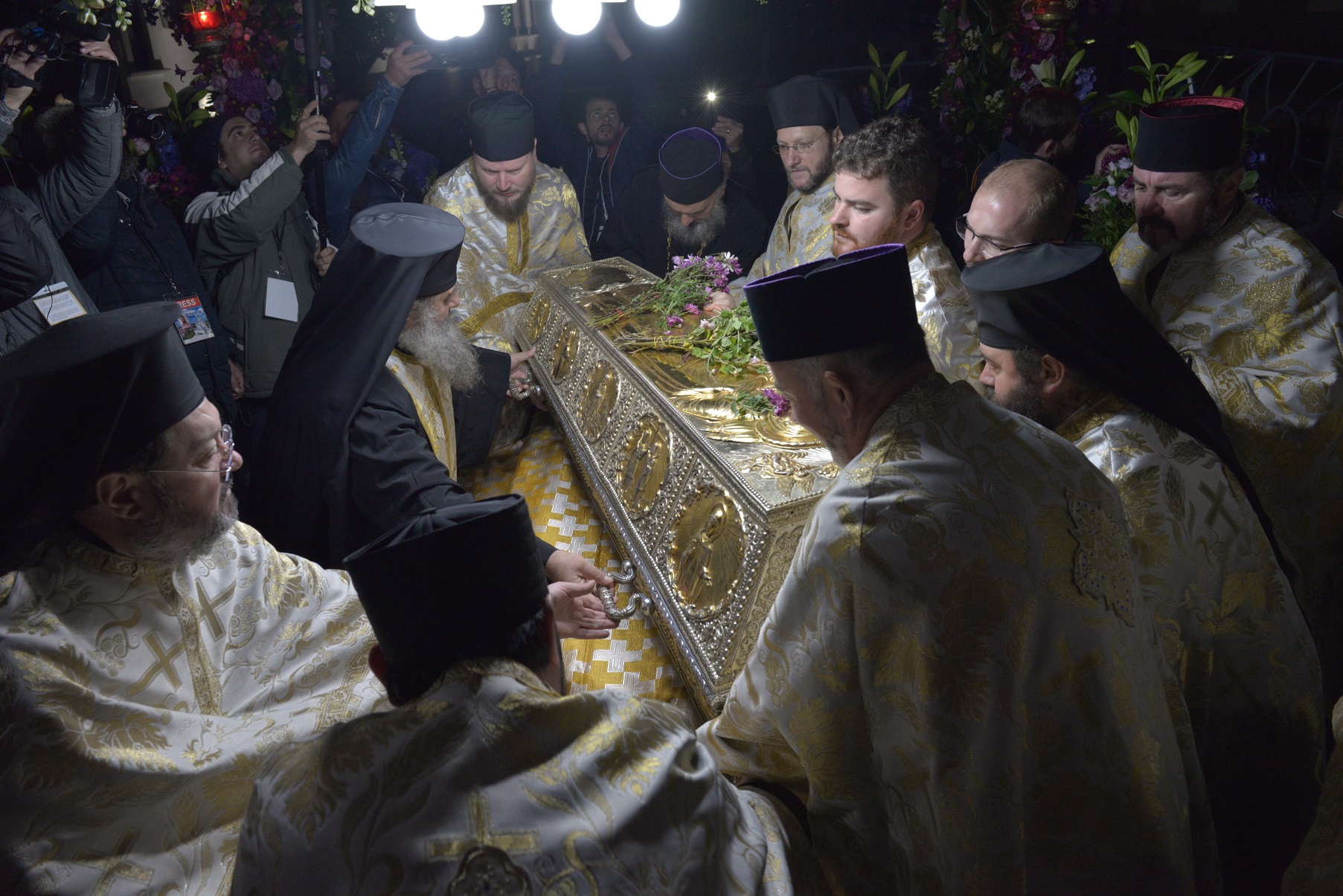 (Video) Procesiunea scoaterii moaștelor Sfintei Cuvioase Parascheva