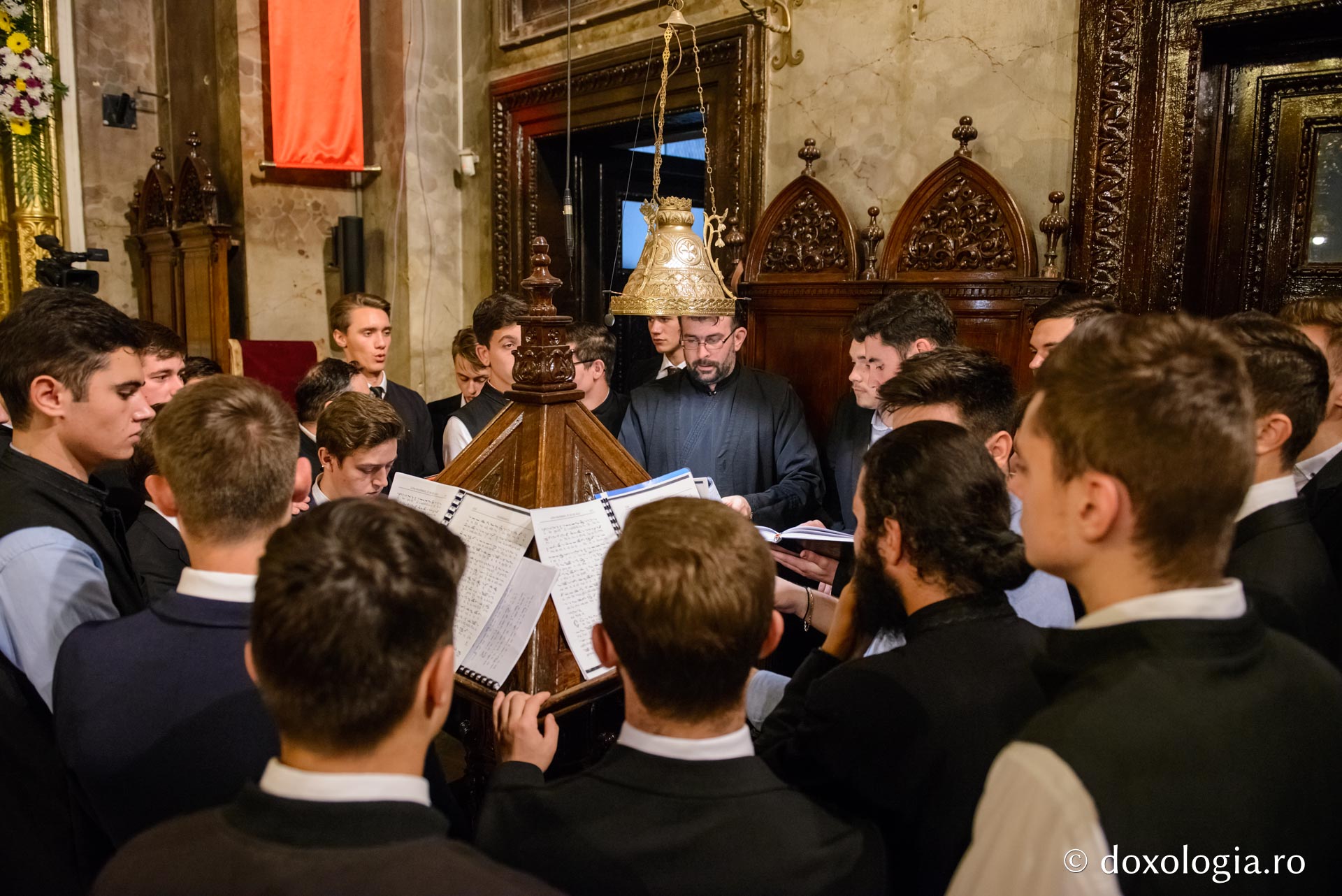 Sfântul Apostol Andrei, alături de pelerini – Priveghere în cinstea aducerii sfintelor sale moaște în România