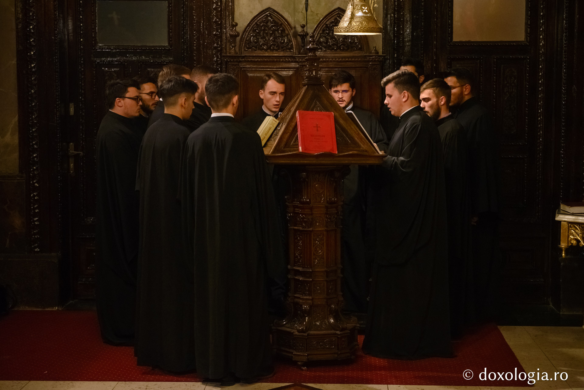 Sfântul Apostol Andrei, alături de pelerini – Priveghere în cinstea aducerii sfintelor sale moaște în România