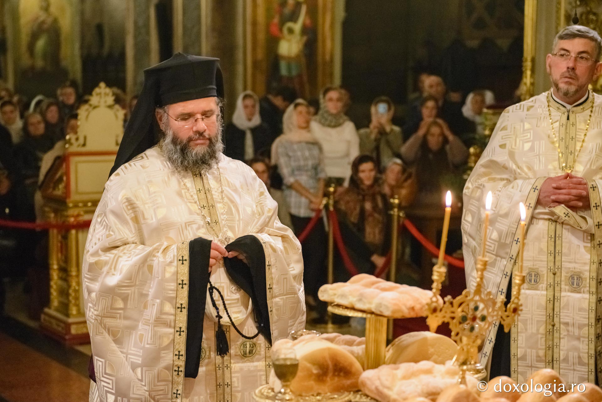 Sfântul Apostol Andrei, alături de pelerini – Priveghere în cinstea aducerii sfintelor sale moaște în România