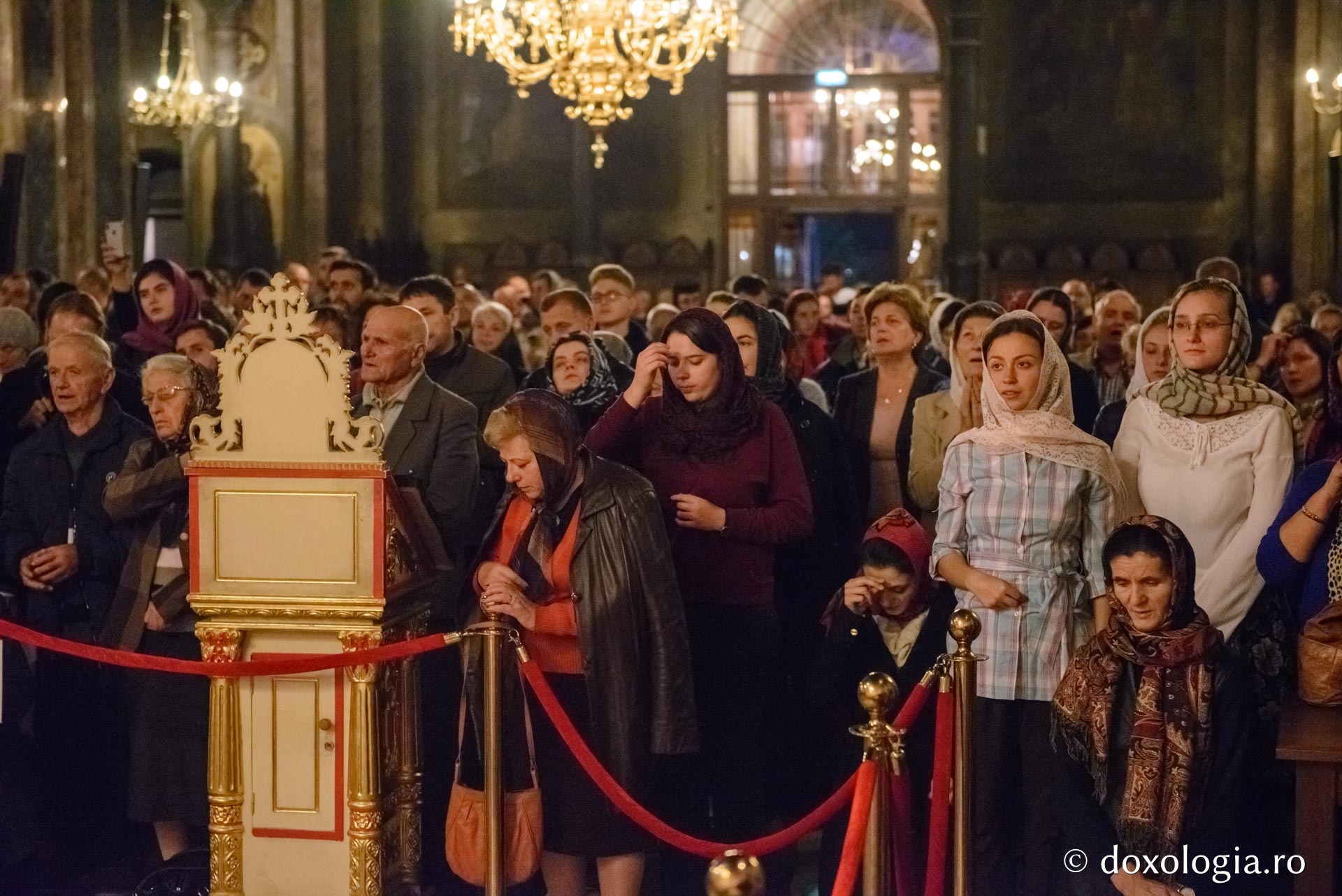 Sfântul Apostol Andrei, alături de pelerini – Priveghere în cinstea aducerii sfintelor sale moaște în România