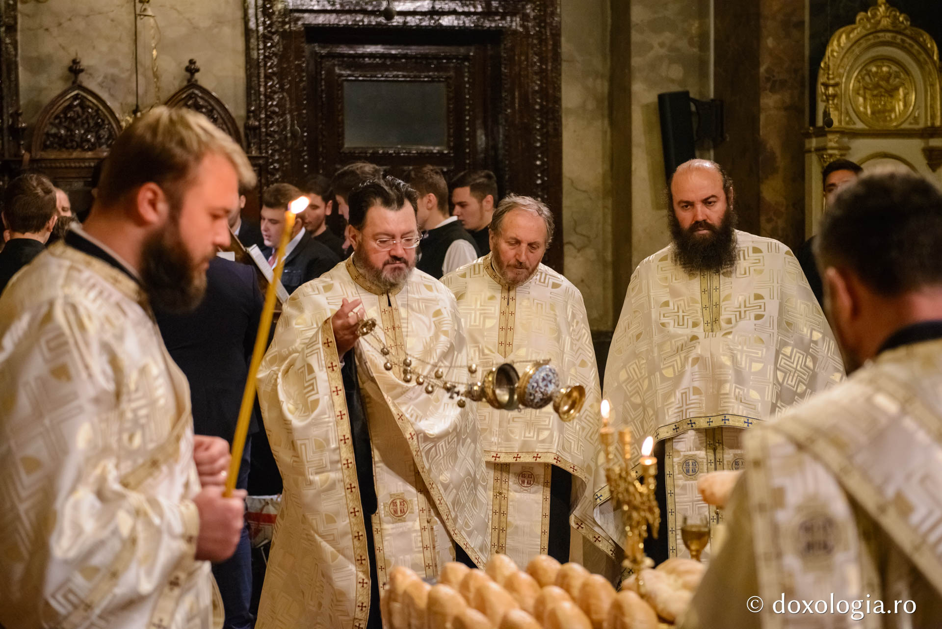 Sfântul Apostol Andrei, alături de pelerini – Priveghere în cinstea aducerii sfintelor sale moaște în România