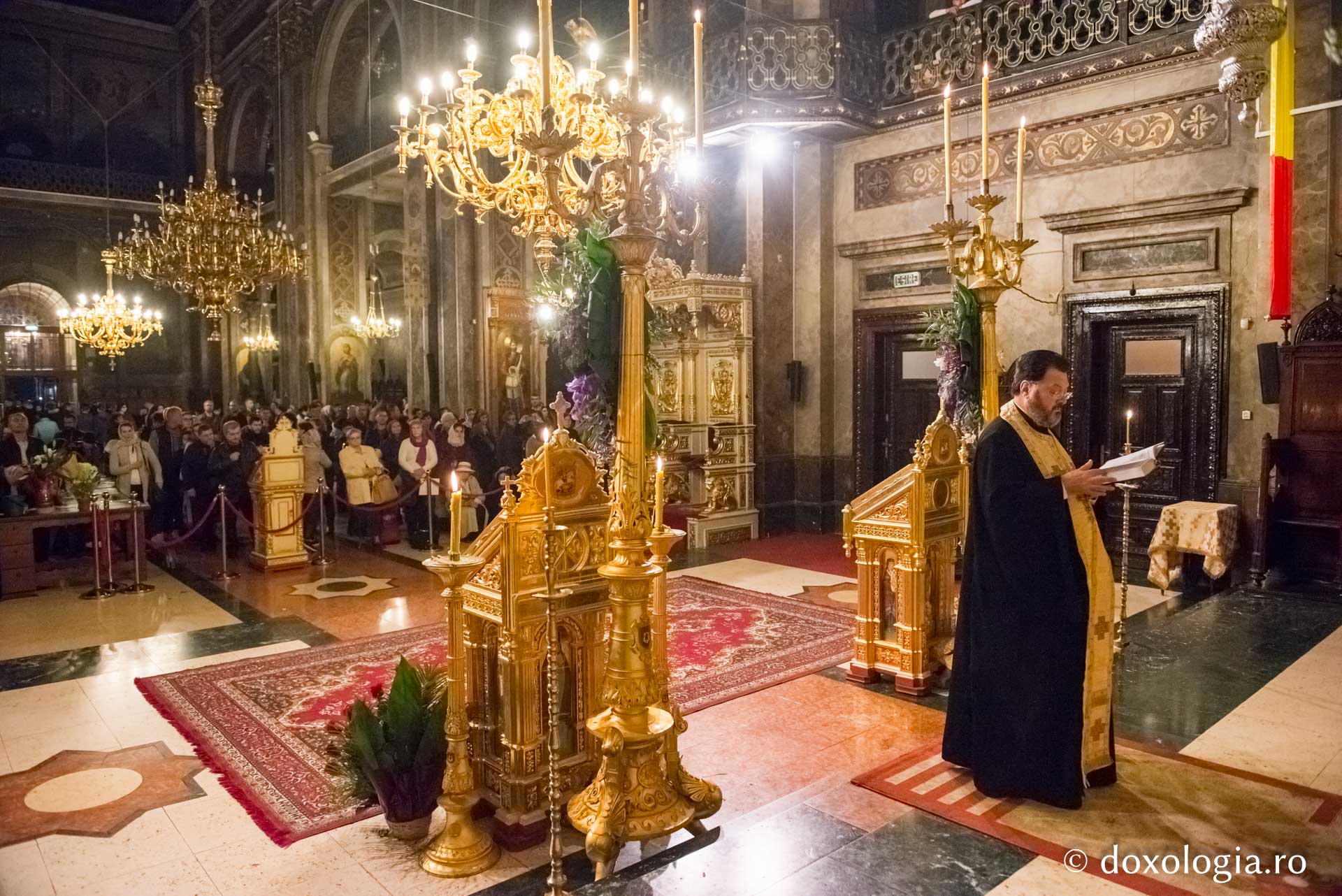 (Foto) Priveghere închinată Sfintei Mucenițe Ecaterina, la Catedrala Mitropolitană din Iași