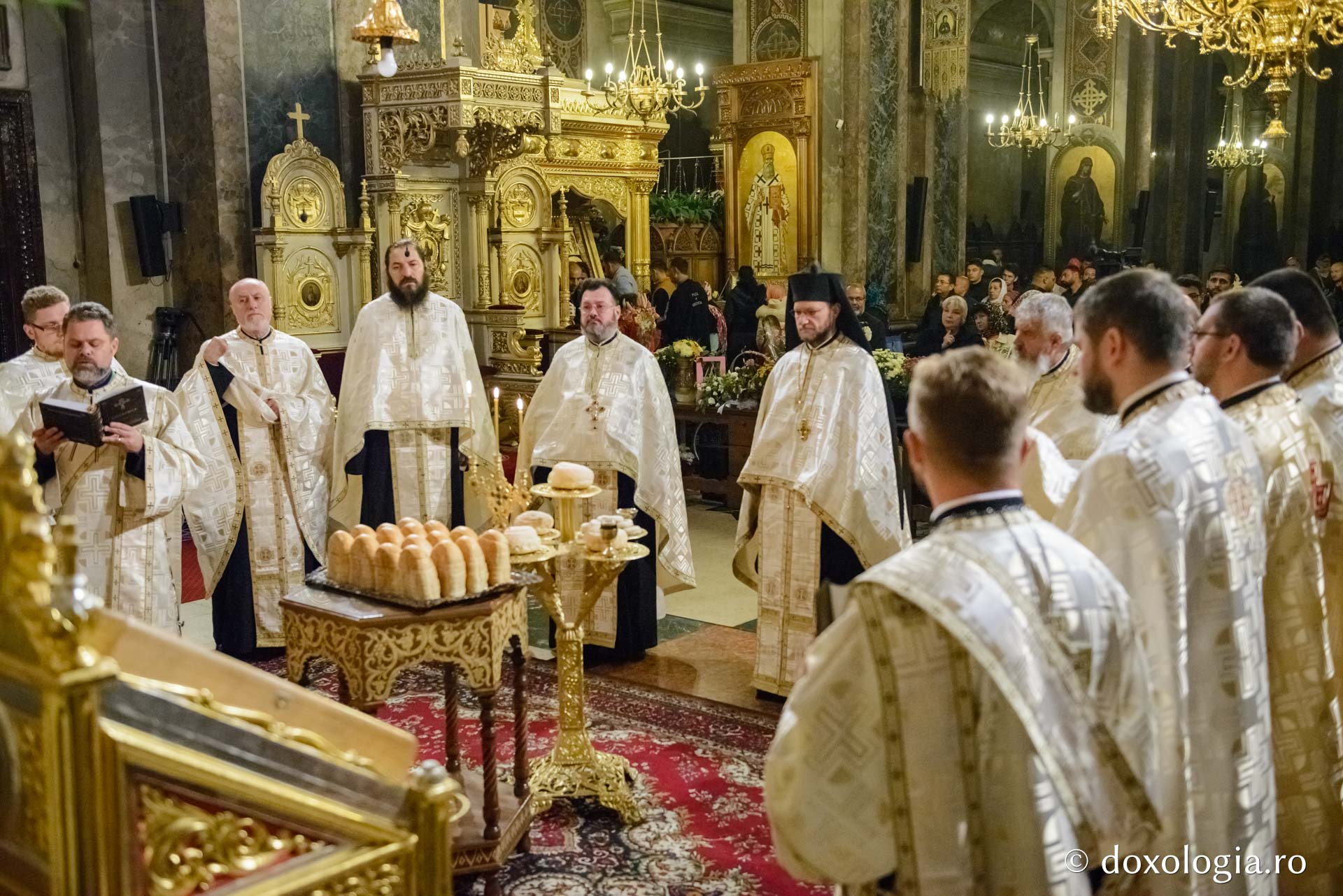 Slujbă de seară la Catedrala din Iași: Priveghere în cinstea Sfântului Gheorghe, ocrotitorul Mitropoliei Moldovei și Bucovinei