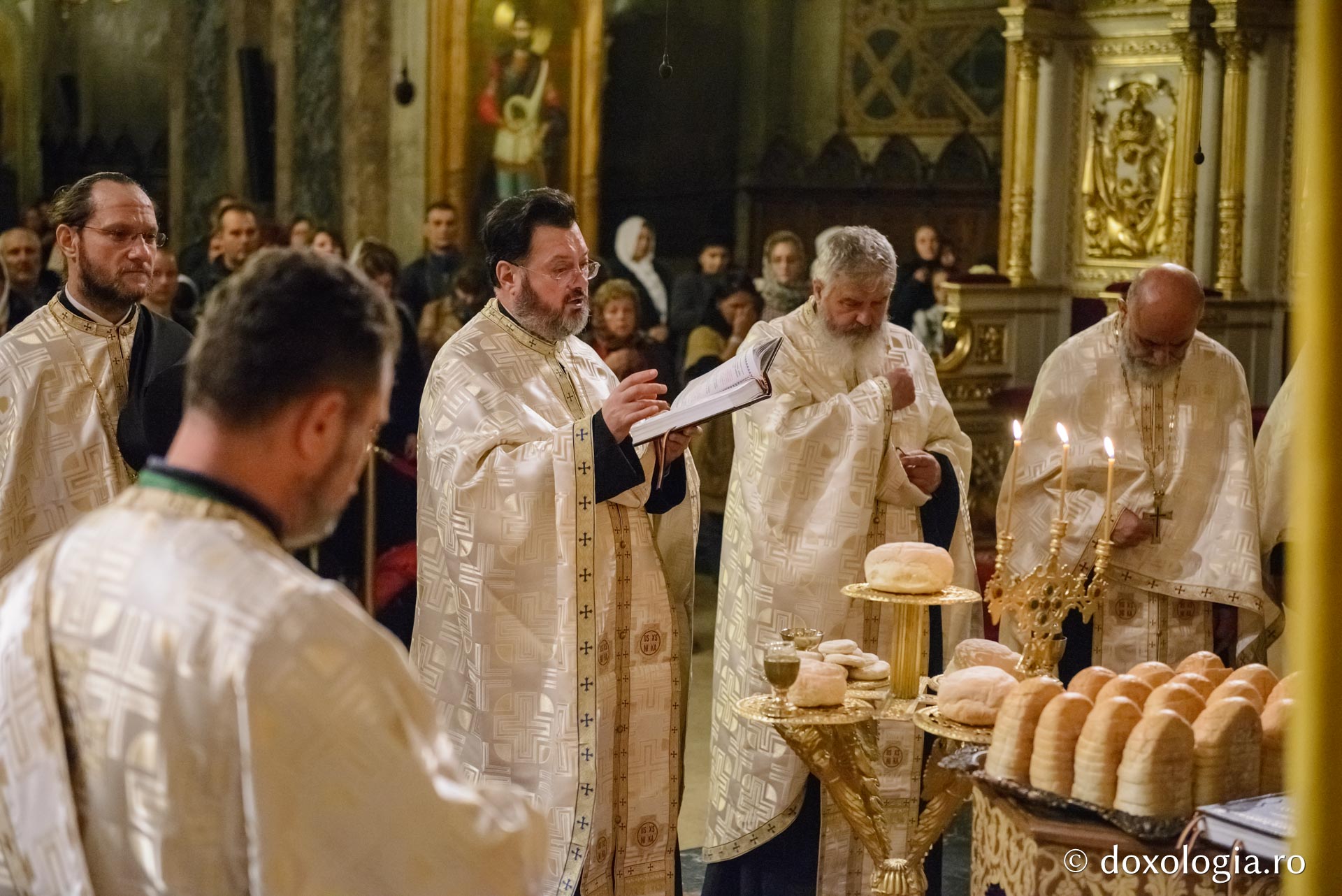 Slujbă de seară la Catedrala din Iași: Priveghere în cinstea Sfântului Gheorghe, ocrotitorul Mitropoliei Moldovei și Bucovinei