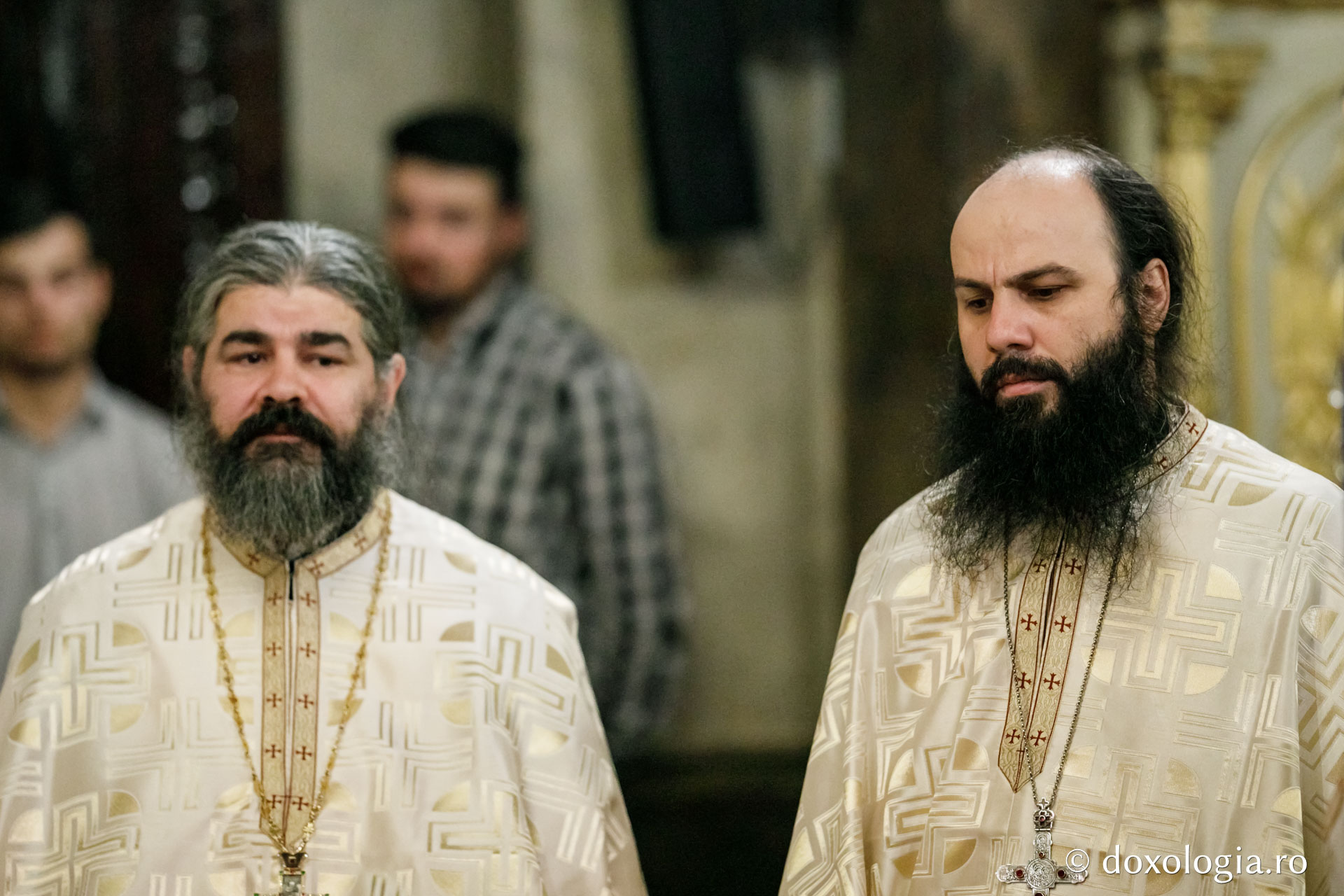 foto: pr. Silviu Cluci Slujbă de toată noaptea de hramul Sfintei Parascheva – Priveghere și Sfânta Liturghie la Catedrala Mitropolitană