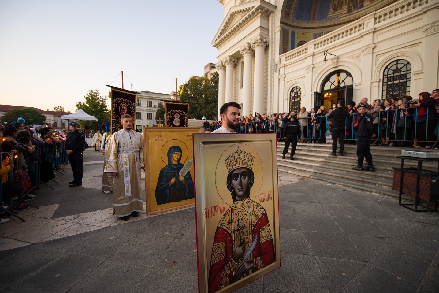 Hramul Sfintei Parascheva: 23.000 de pelerini au străbătut „Calea Sfinților” la Iași