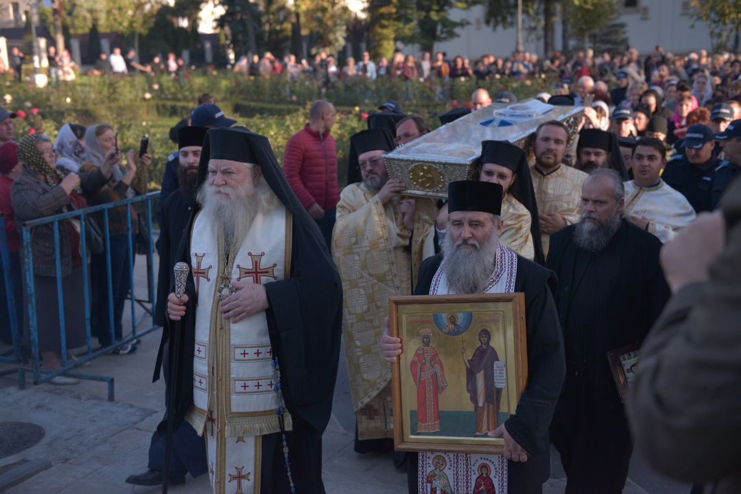 Hramul Mitropoliei Moldovei și Bucovinei la final: Moaștele Sfintei Parascheva au fost așezate în Catedrala Mitropolitană din Iași