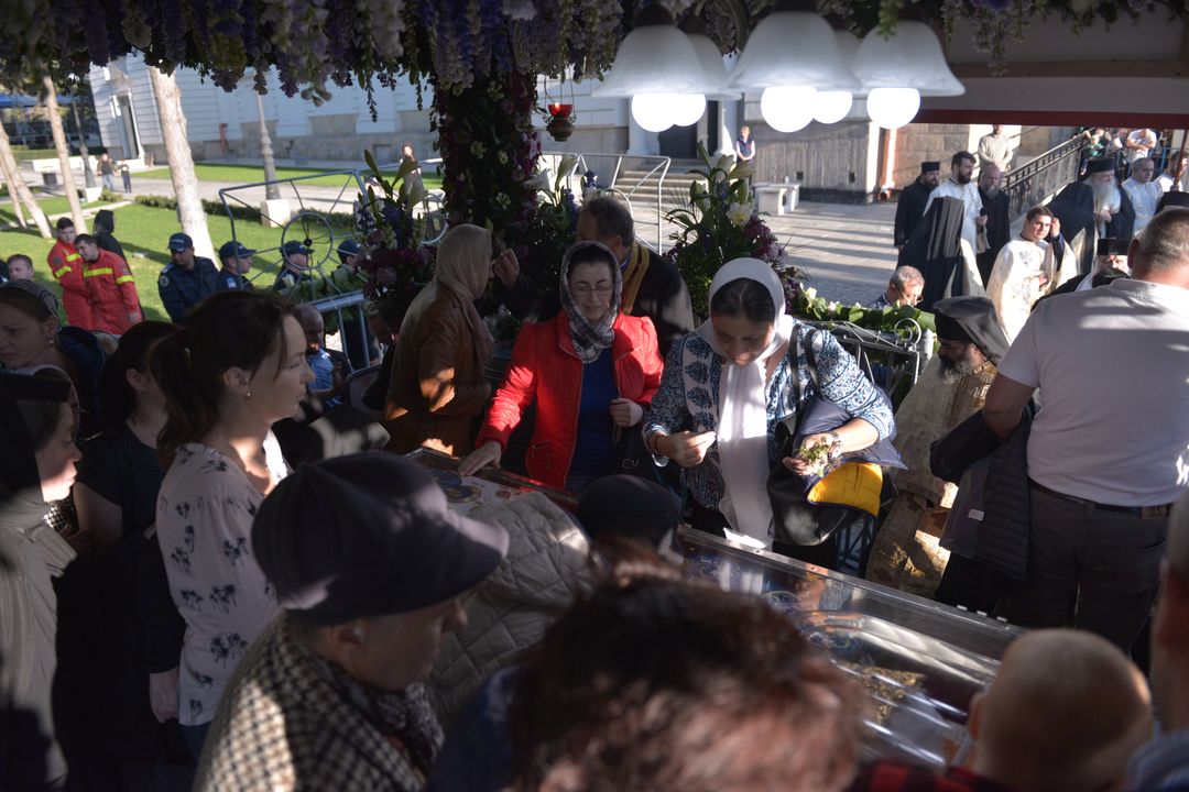 Hramul Mitropoliei Moldovei și Bucovinei la final: Moaștele Sfintei Parascheva au fost așezate în Catedrala Mitropolitană din Iași