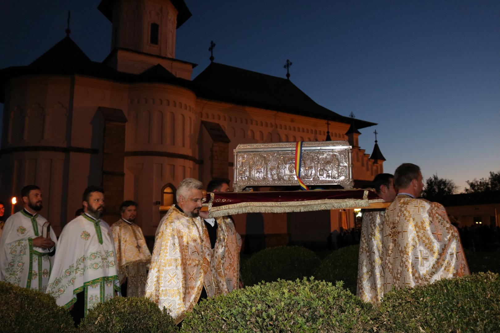 Catedrala Arhiepiscopală din Roman şi-a cinstit ocrotitoarea Catedrala Arhiepiscopală din Roman şi-a cinstit ocrotitoarea