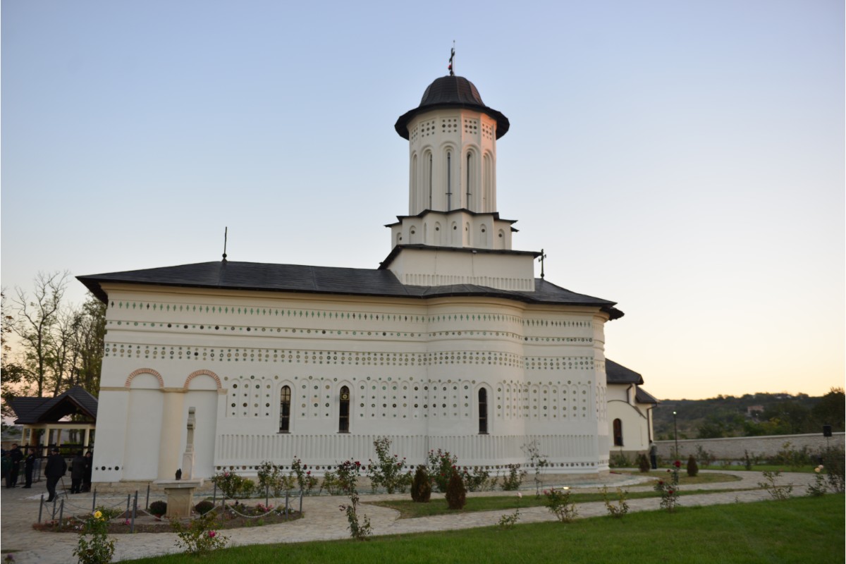 Resfințire de biserică la Aroneanu - Iași: „Raportându-ne la cele cuprinse în cuvântul Domnului din Scriptură, nu ne vom rătăci niciodată”