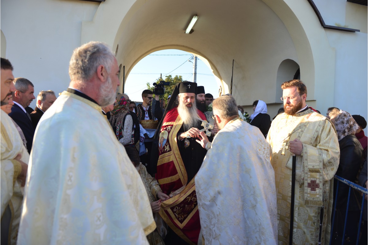 Resfințire de biserică la Aroneanu - Iași: „Raportându-ne la cele cuprinse în cuvântul Domnului din Scriptură, nu ne vom rătăci niciodată”