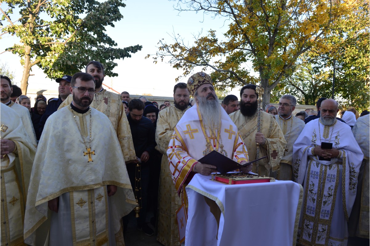 Resfințire de biserică la Aroneanu - Iași: „Raportându-ne la cele cuprinse în cuvântul Domnului din Scriptură, nu ne vom rătăci niciodată”