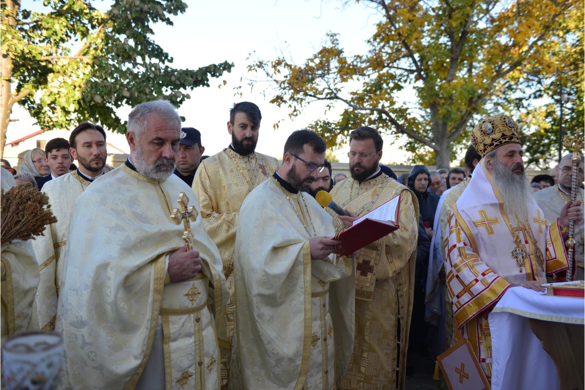 Resfințire de biserică la Aroneanu - Iași: „Raportându-ne la cele cuprinse în cuvântul Domnului din Scriptură, nu ne vom rătăci niciodată”