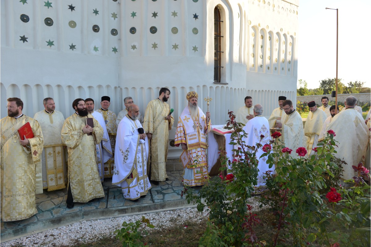Resfințire de biserică la Aroneanu - Iași: „Raportându-ne la cele cuprinse în cuvântul Domnului din Scriptură, nu ne vom rătăci niciodată”