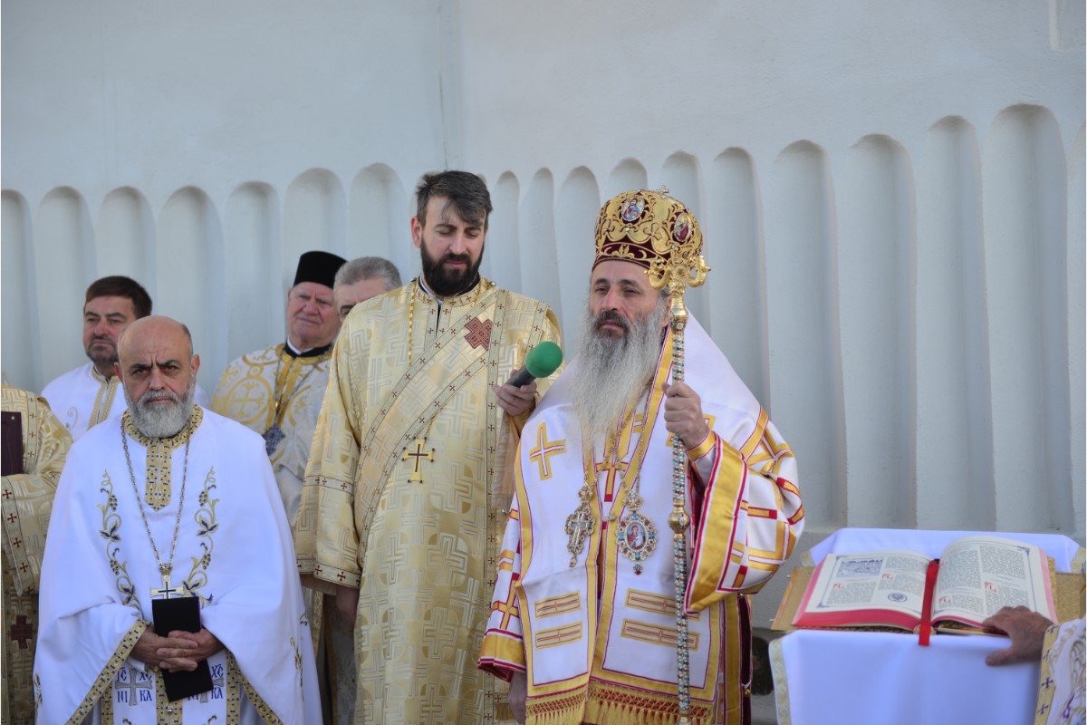 Resfințire de biserică la Aroneanu - Iași: „Raportându-ne la cele cuprinse în cuvântul Domnului din Scriptură, nu ne vom rătăci niciodată”