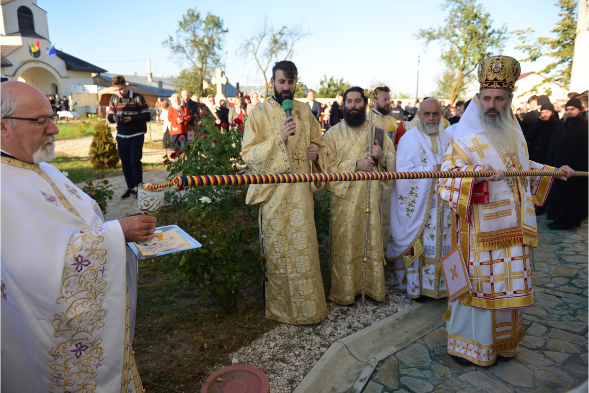 Resfințire de biserică la Aroneanu - Iași: „Raportându-ne la cele cuprinse în cuvântul Domnului din Scriptură, nu ne vom rătăci niciodată”