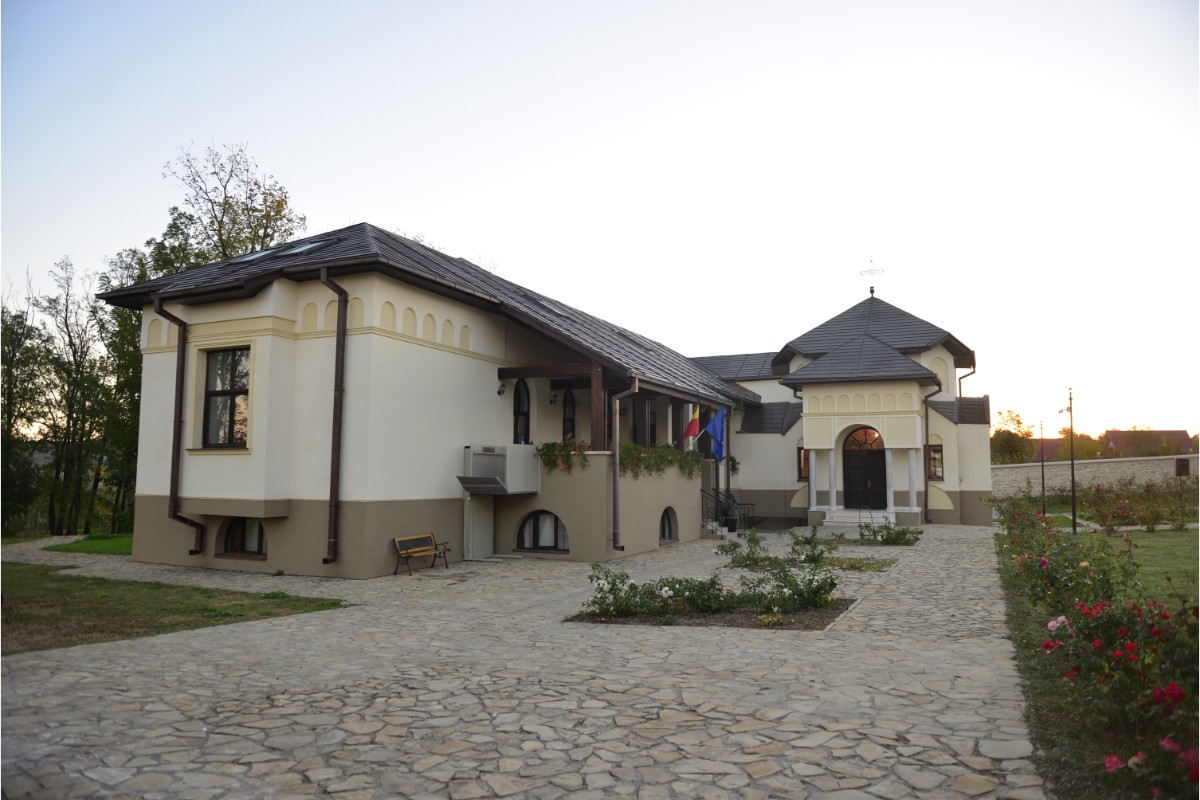 Resfințire de biserică la Aroneanu - Iași: „Raportându-ne la cele cuprinse în cuvântul Domnului din Scriptură, nu ne vom rătăci niciodată”