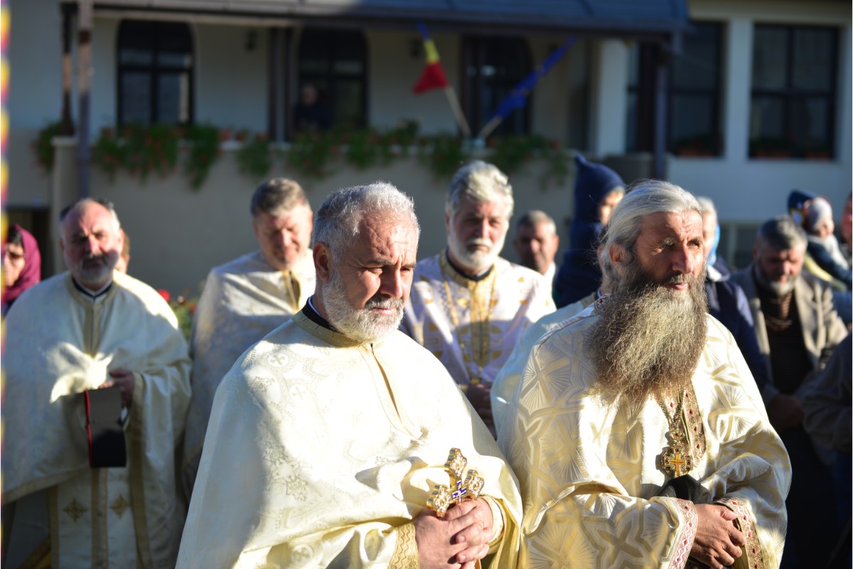 Resfințire de biserică la Aroneanu - Iași: „Raportându-ne la cele cuprinse în cuvântul Domnului din Scriptură, nu ne vom rătăci niciodată”