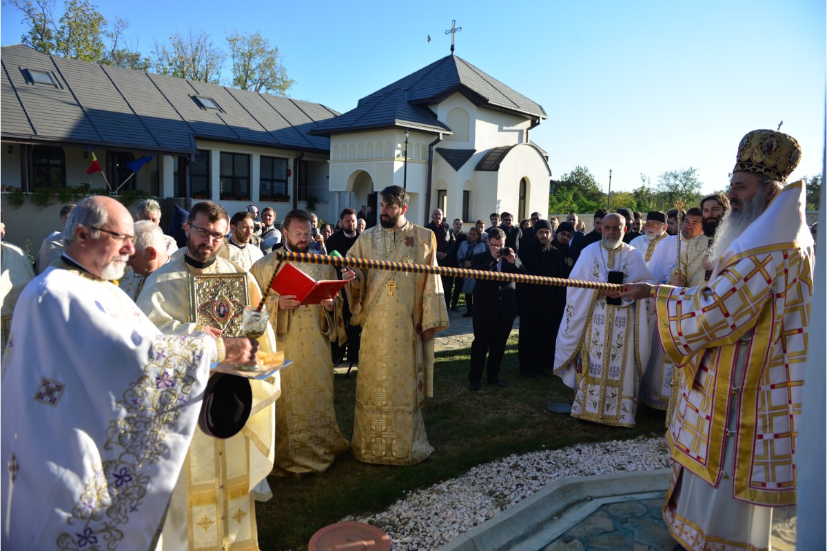 Resfințire de biserică la Aroneanu - Iași: „Raportându-ne la cele cuprinse în cuvântul Domnului din Scriptură, nu ne vom rătăci niciodată”