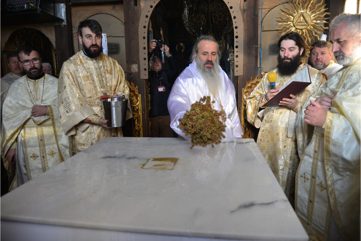 Resfințire de biserică la Aroneanu - Iași: „Raportându-ne la cele cuprinse în cuvântul Domnului din Scriptură, nu ne vom rătăci niciodată”