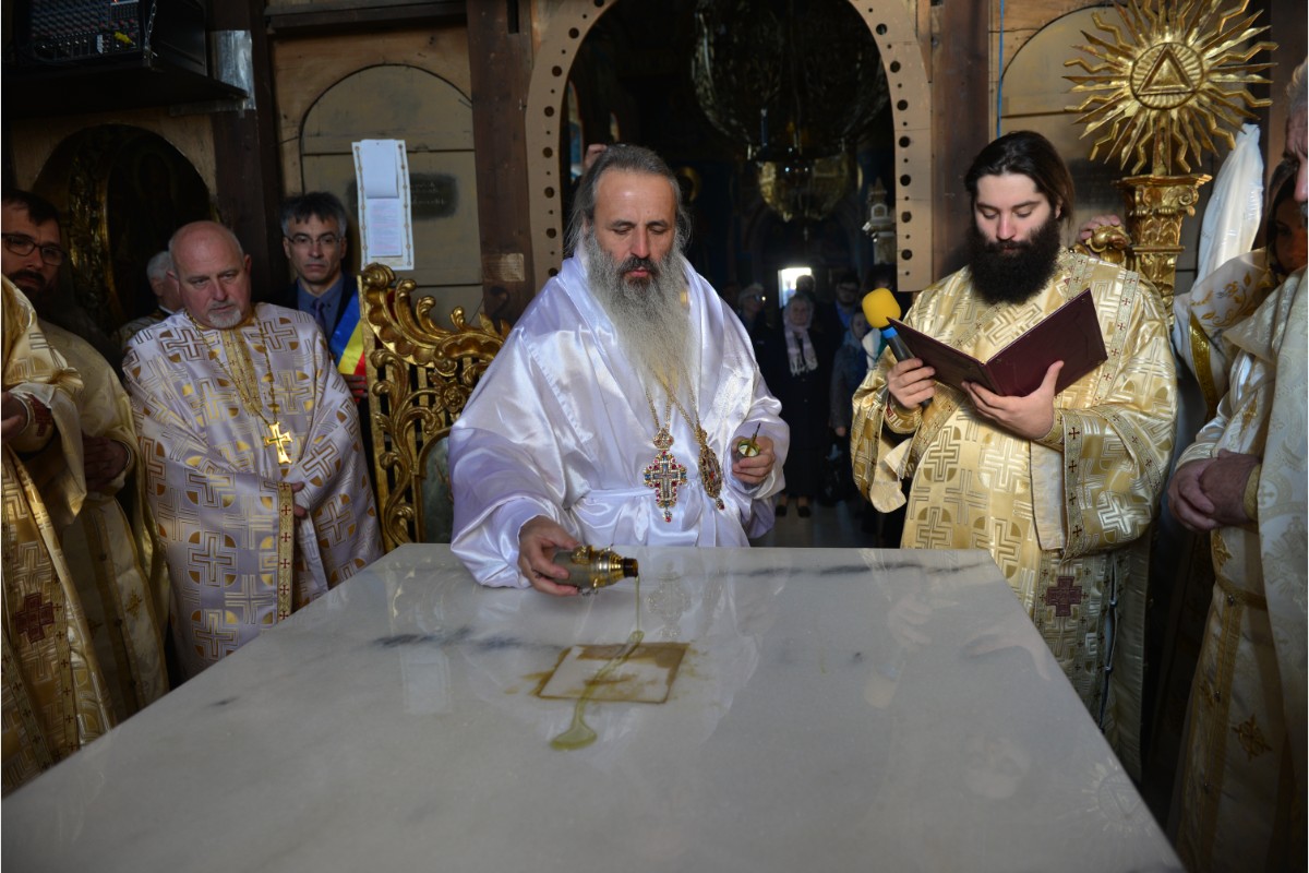 Resfințire de biserică la Aroneanu - Iași: „Raportându-ne la cele cuprinse în cuvântul Domnului din Scriptură, nu ne vom rătăci niciodată”