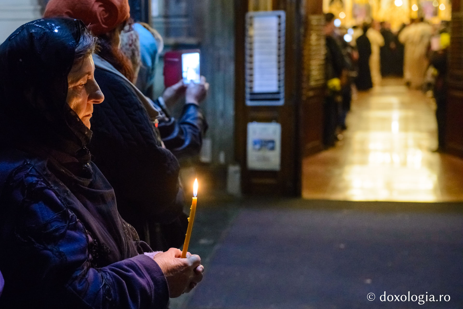 foto: Flavius Popa Racla cu moaștele Sfintei Parascheva a fost așezată spre închinare credincioșilor
