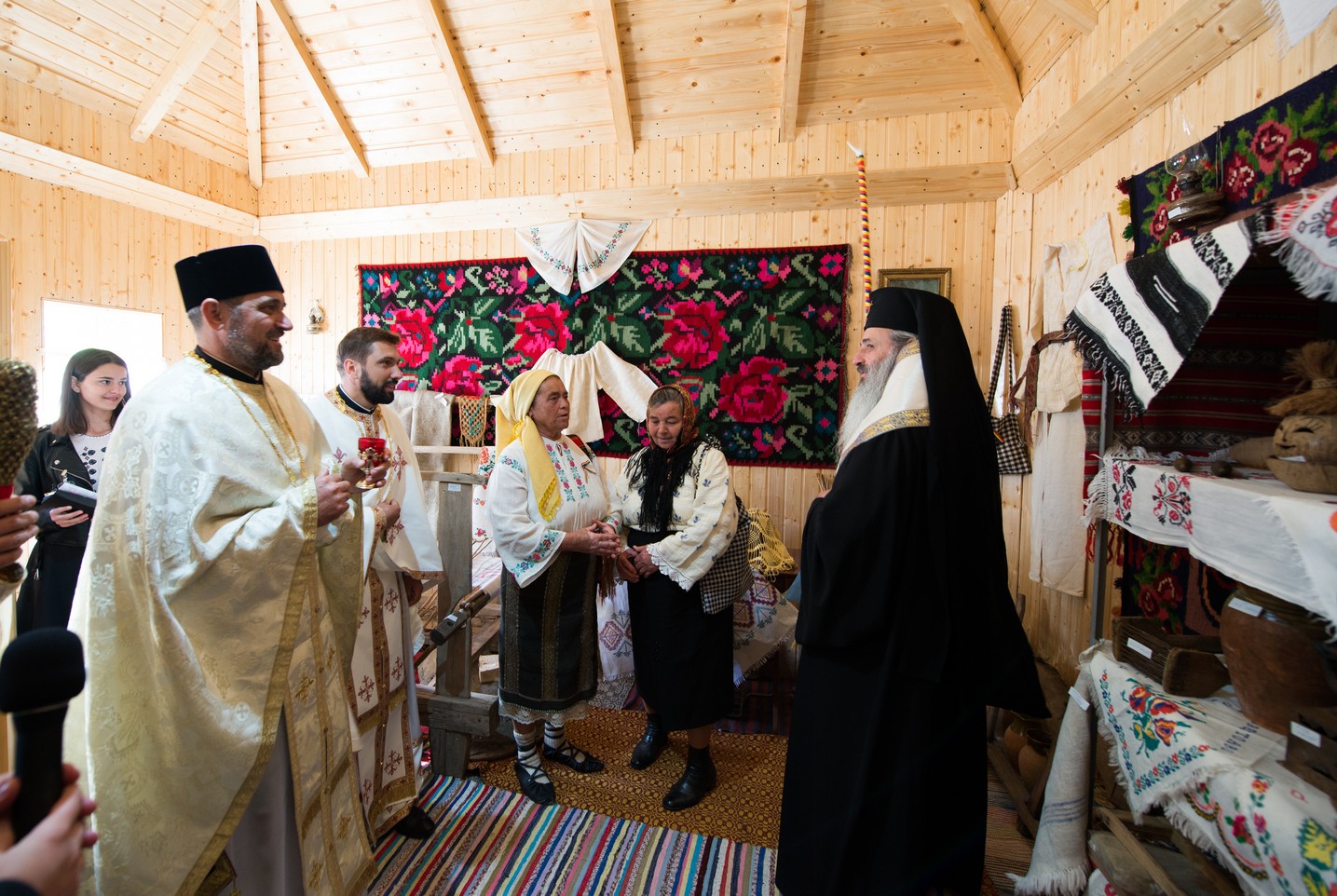 Ansamblu parohial impresionant, sfințit de IPS Mitropolit Teofan la Belcești