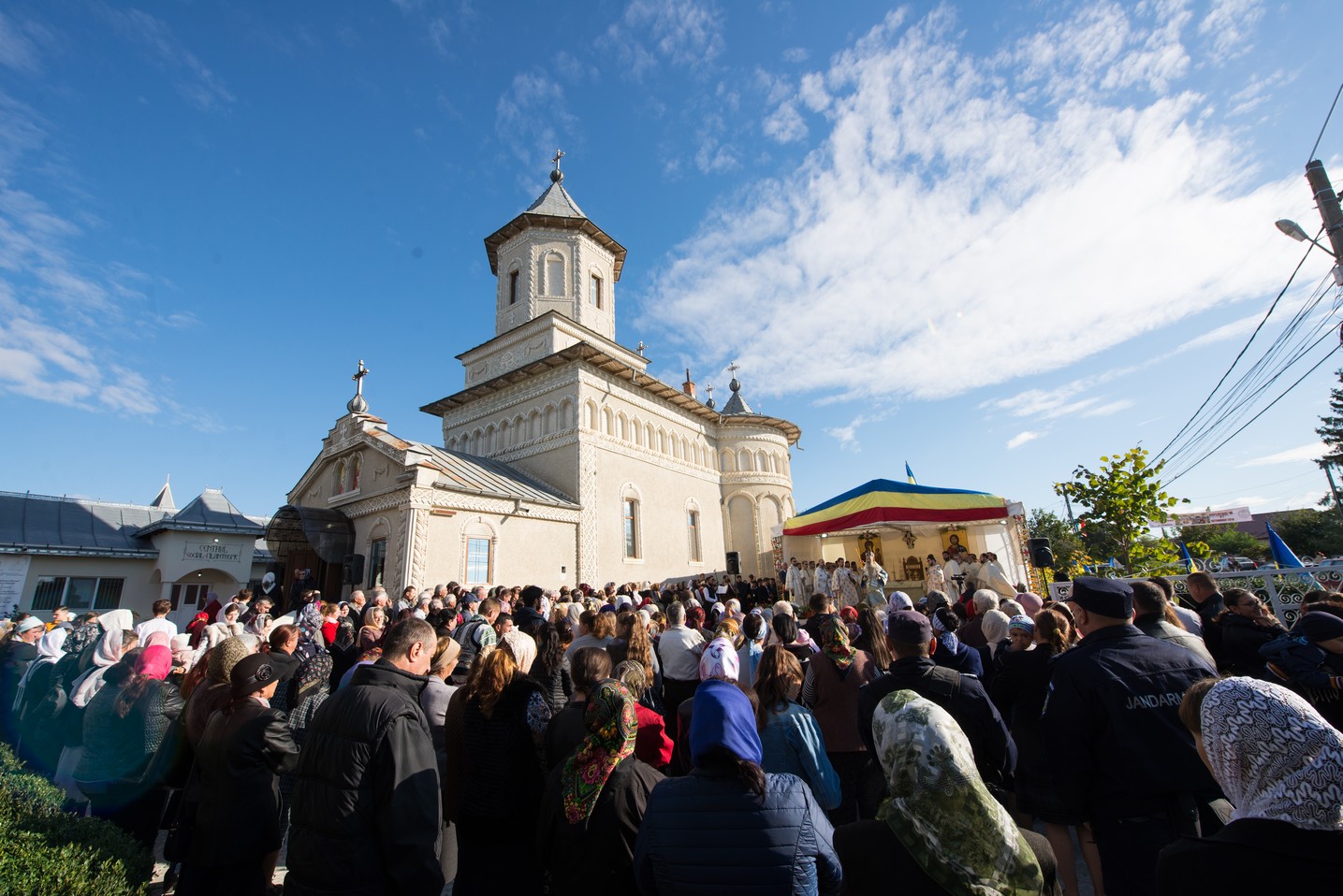 Ansamblu parohial impresionant, sfințit de IPS Mitropolit Teofan la Belcești