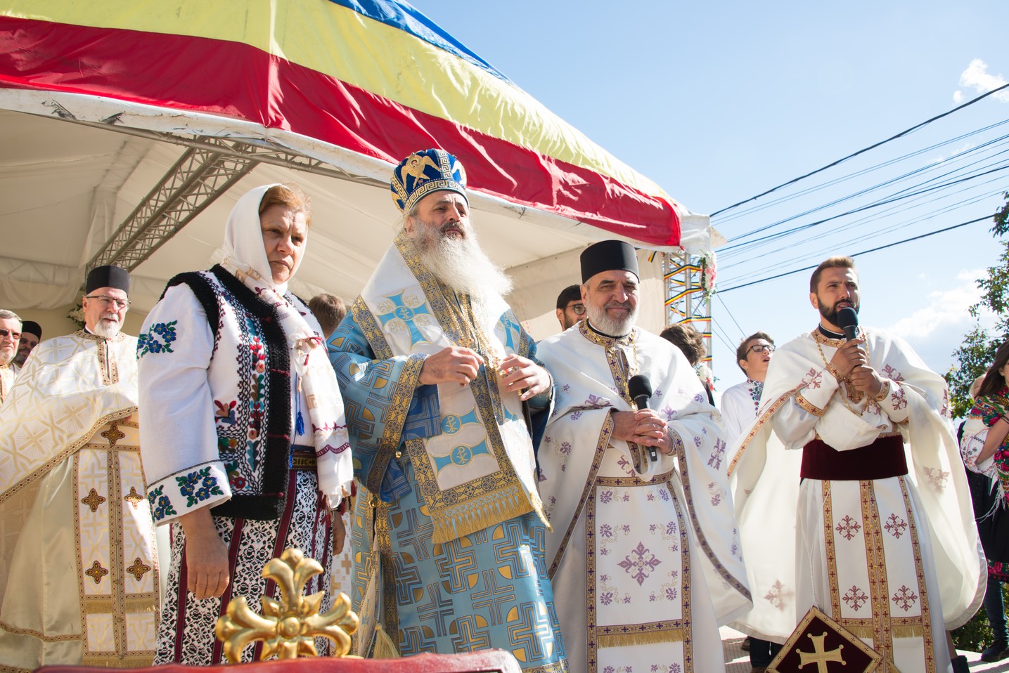 Ansamblu parohial impresionant, sfințit de IPS Mitropolit Teofan la Belcești