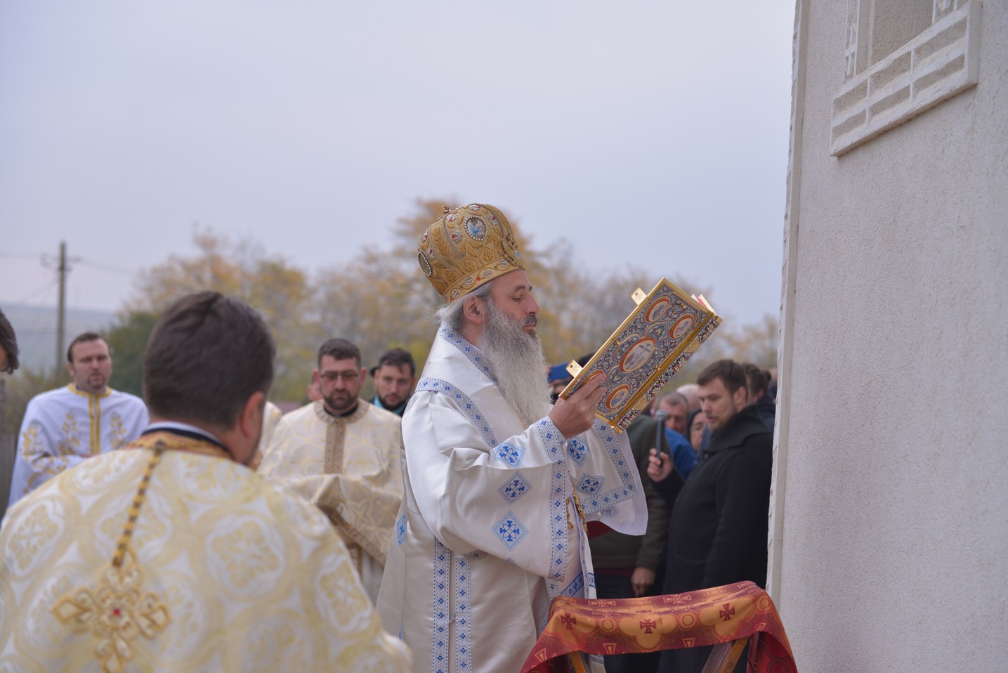 Sfințire de biserică la Avrămeni: „Domnul Hristos nu dorește să rămână cu forța în viața noastră” Sfințire de biserică la Avrămeni: „Domnul Hristos nu dorește să rămână cu forța în viața noastră”