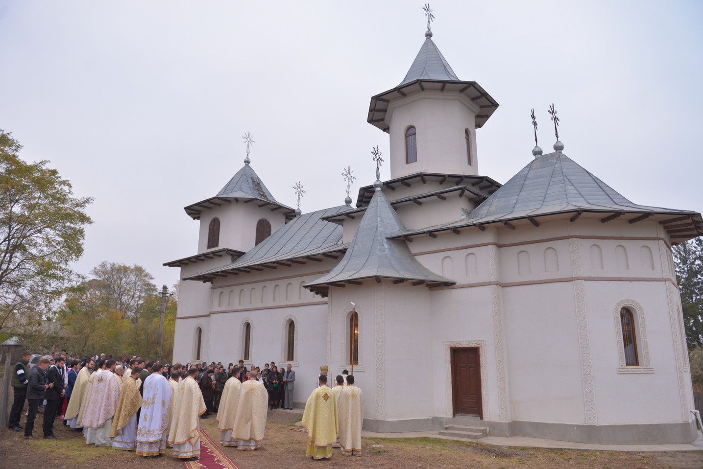 Sfințire de biserică la Avrămeni: „Domnul Hristos nu dorește să rămână cu forța în viața noastră” Sfințire de biserică la Avrămeni: „Domnul Hristos nu dorește să rămână cu forța în viața noastră”