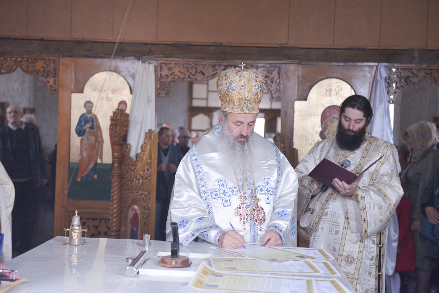 Sfințire de biserică la Avrămeni: „Domnul Hristos nu dorește să rămână cu forța în viața noastră” Sfințire de biserică la Avrămeni: „Domnul Hristos nu dorește să rămână cu forța în viața noastră”