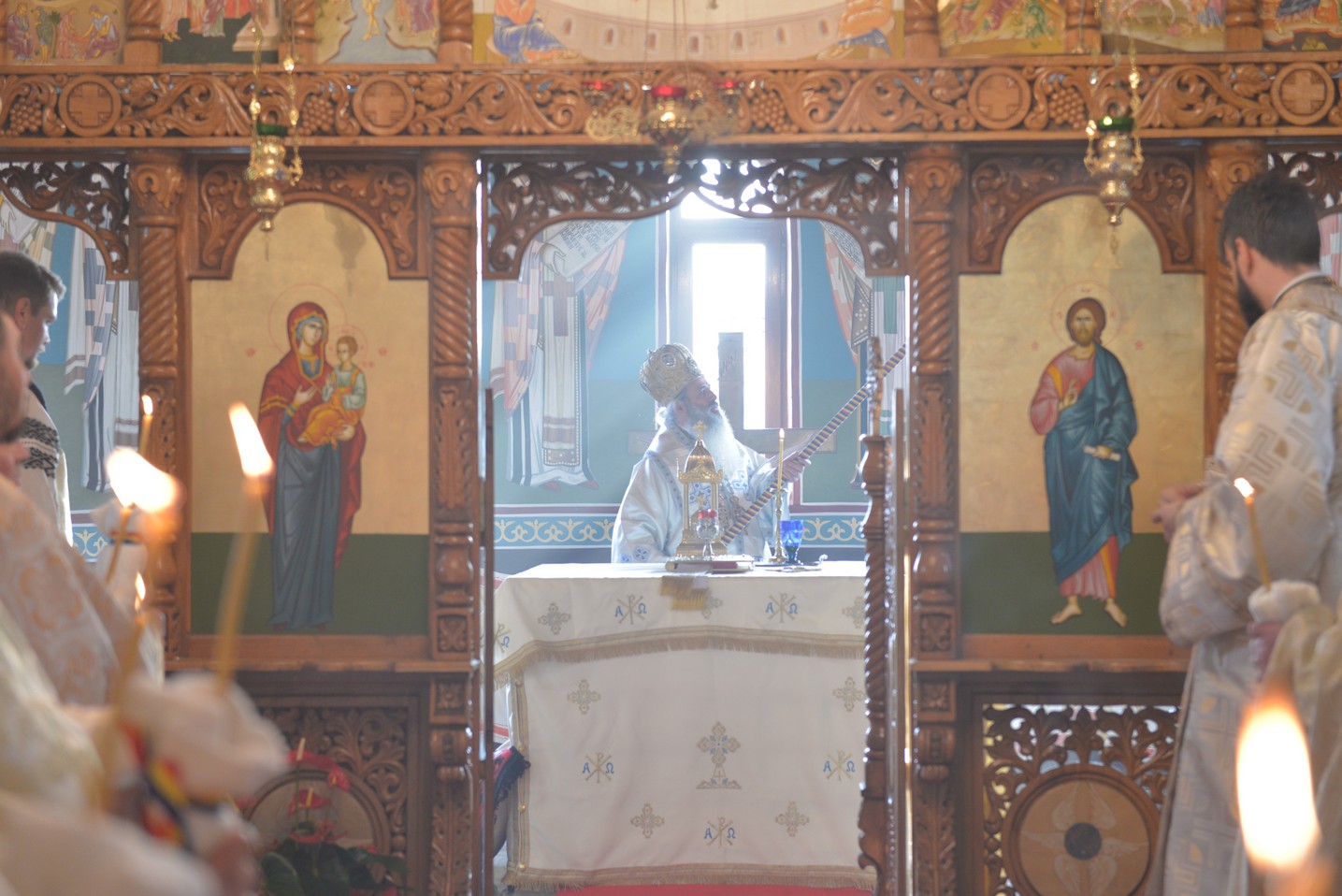 Sfințire de biserică la Avrămeni: „Domnul Hristos nu dorește să rămână cu forța în viața noastră”