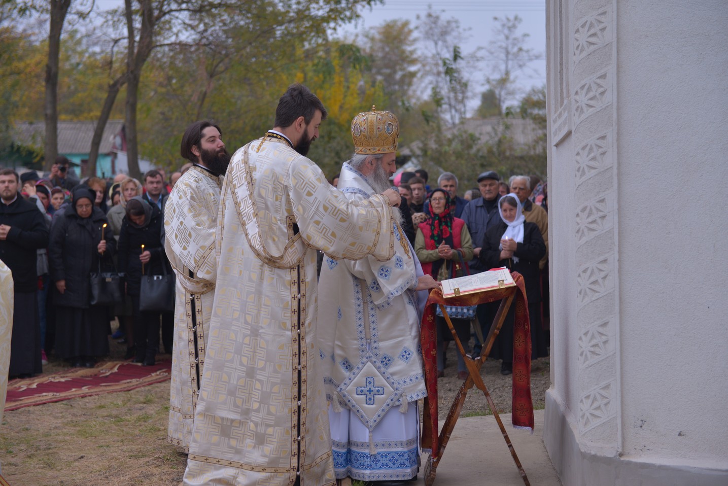 Sfințire de biserică la Avrămeni: „Domnul Hristos nu dorește să rămână cu forța în viața noastră” Sfințire de biserică la Avrămeni: „Domnul Hristos nu dorește să rămână cu forța în viața noastră”
